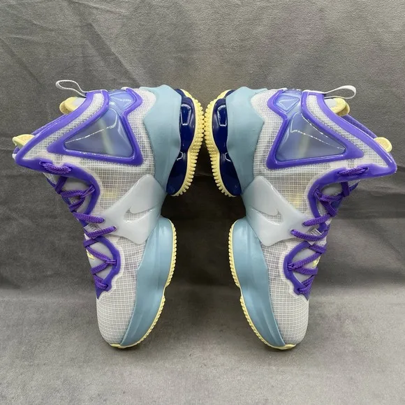 Nike Lebron 19 Easter Basketball Shoes Sneakers Mid Athletic Size 7Y Women’s 8.5