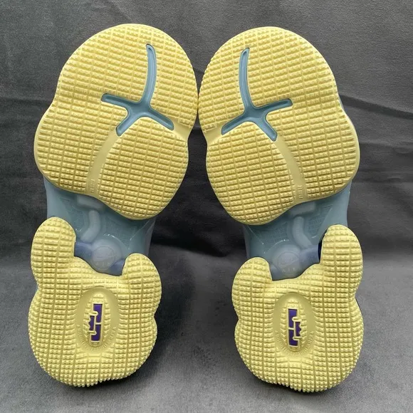 Nike Lebron 19 Easter Basketball Shoes Sneakers Mid Athletic Size 7Y Women’s 8.5