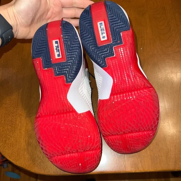 Nike LeBron Soldier 14 Basketball Shoes red and white men’s 10.5 EUC