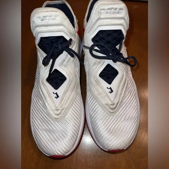 Nike LeBron Soldier 14 Basketball Shoes red and white men’s 10.5 EUC