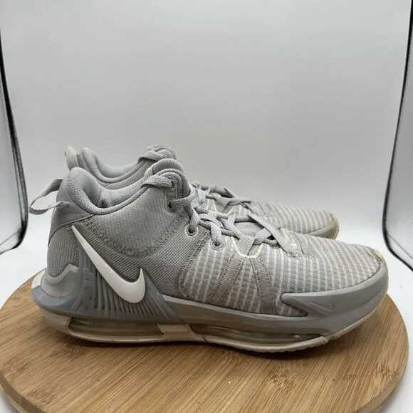 Nike Lebron Witness 7 VII Men’s Size 7.5 Basketball Shoes Wolf Grey DZ3299-002