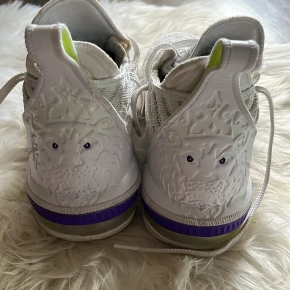 Nike Lebron XVI 16 Buzz Lightyear Volt White Purple Grape AO2588-102 Sz 8 men’s