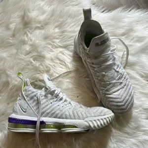 Nike Lebron XVI 16 Buzz Lightyear Volt White Purple Grape AO2588-102 Sz 8 men’s