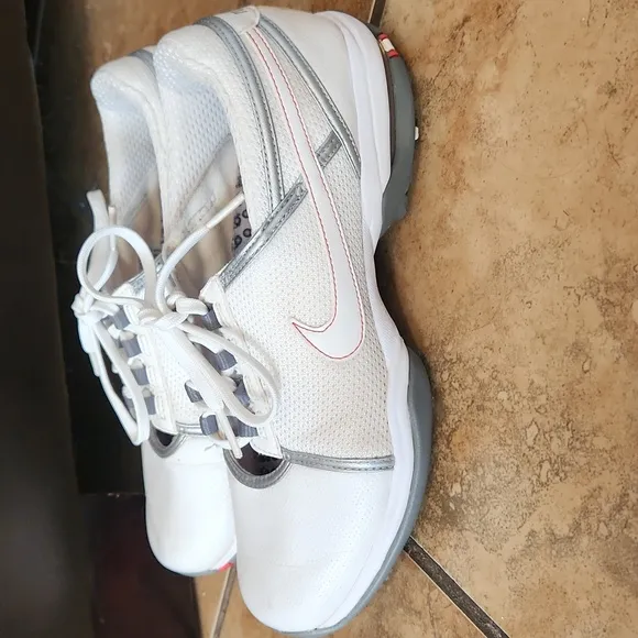 Nike Lite Women’s Golf Shoes – Size 7