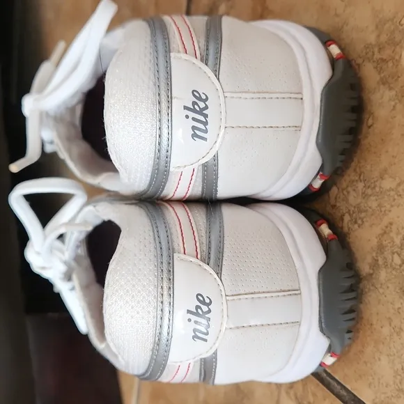 Nike Lite Women’s Golf Shoes – Size 7