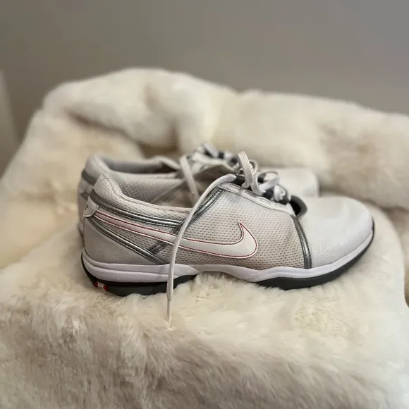 Nike Lite Women’s Golf Shoes – Size 7
