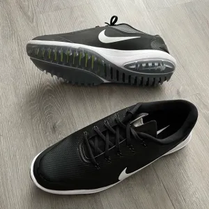 Nike Lunarlon Men’s Golf Shoes Size 11. Black and white. NWOT