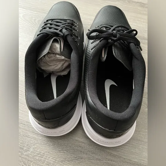 Nike Lunarlon Men’s Golf Shoes Size 11. Black and white. NWOT