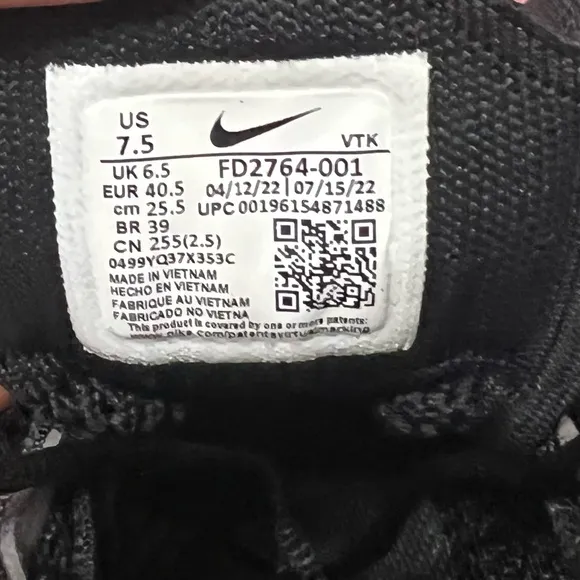 Nike Mens 7.5 Air Max Flyknit Racer Triple Black Gray Running Shoes FD2764-001