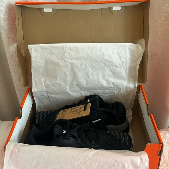 Nike Men’s (7.5)/ Women’s (9) Black Metcon 9 Shoes — NEVER WORN