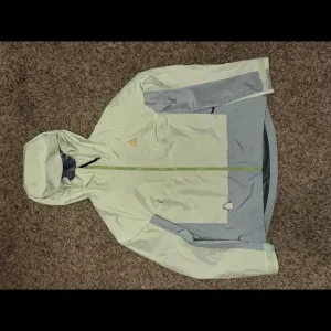 Nike Men’s ACG SF Cascade Hooded Rain Jacket
