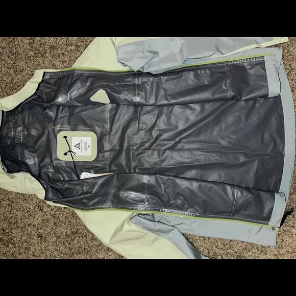 Nike Men’s ACG SF Cascade Hooded Rain Jacket
