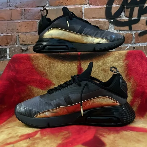NIKE-men’s AIR MAX 2090 'Black Metallic Gold' Running Shoes