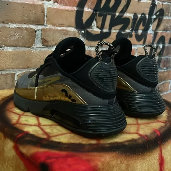 NIKE-men’s AIR MAX 2090 'Black Metallic Gold' Running Shoes