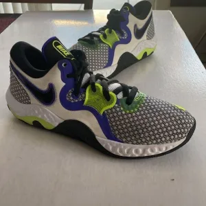 NIKE Men’s Basketball Shoes Size 10 US
