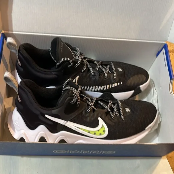 Nike Mens Giannis Immortality basketball shoes worn Once EXCELLENT SHAPE