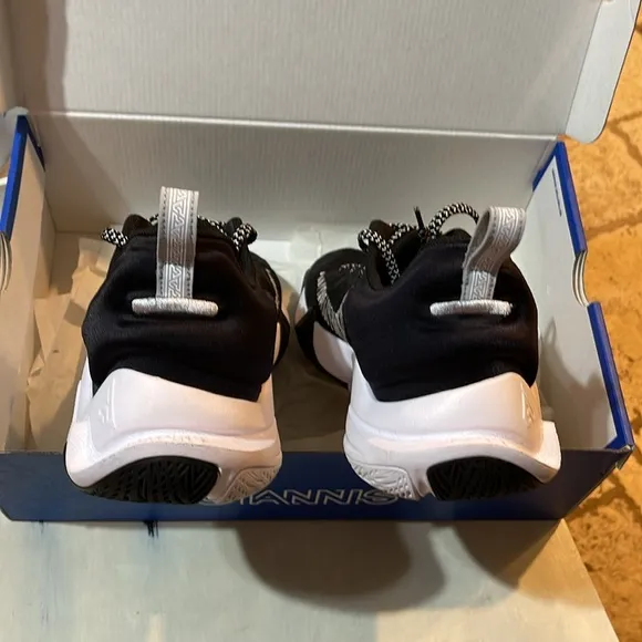 Nike Mens Giannis Immortality basketball shoes worn Once EXCELLENT SHAPE