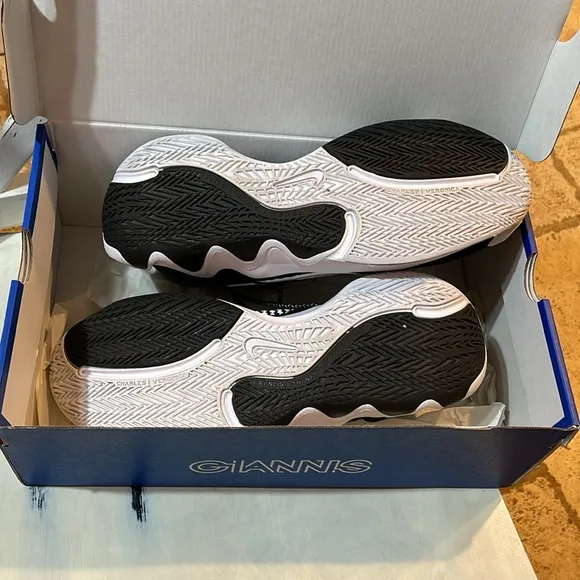 Nike Mens Giannis Immortality basketball shoes worn Once EXCELLENT SHAPE