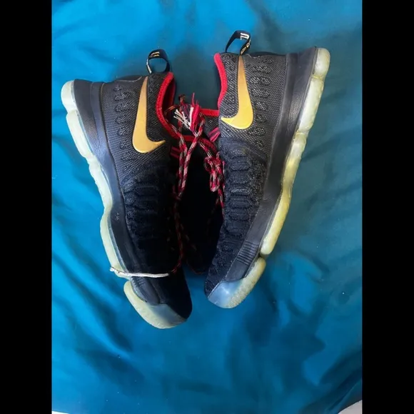 Nike men’s KD shoes size 9.5