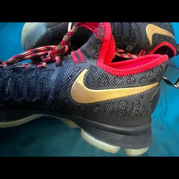 Nike men’s KD shoes size 9.5