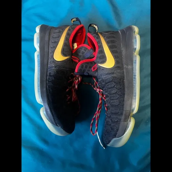 Nike men’s KD shoes size 9.5