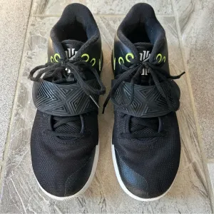 Nike Men’s Kyrie Flytrap 3 Black Lace Up Basketball Shoes, Size 8
