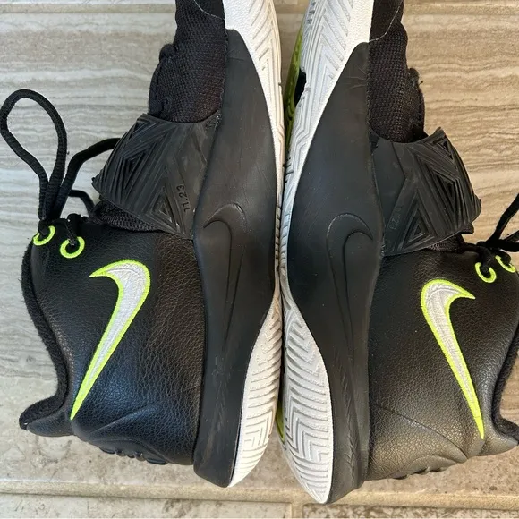 Nike Men’s Kyrie Flytrap 3 Black Lace Up Basketball Shoes, Size 8