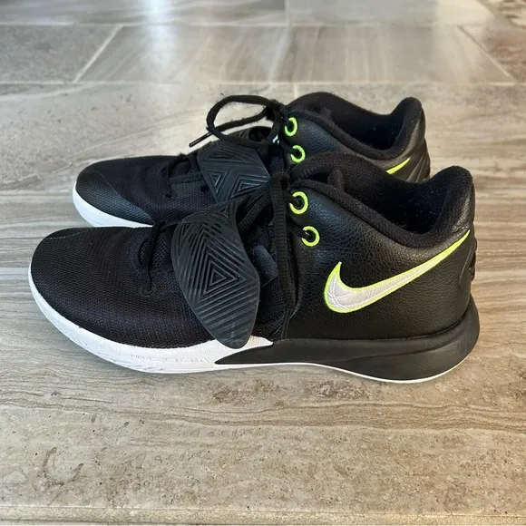 Nike Men’s Kyrie Flytrap 3 Black Lace Up Basketball Shoes, Size 8