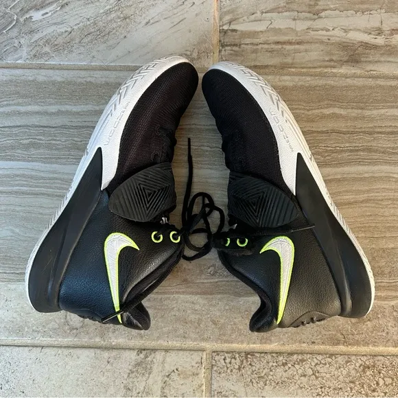 Nike Men’s Kyrie Flytrap 3 Black Lace Up Basketball Shoes, Size 8