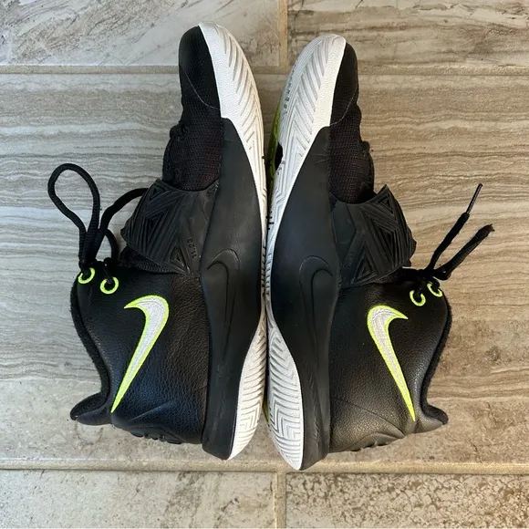 Nike Men’s Kyrie Flytrap 3 Black Lace Up Basketball Shoes, Size 8