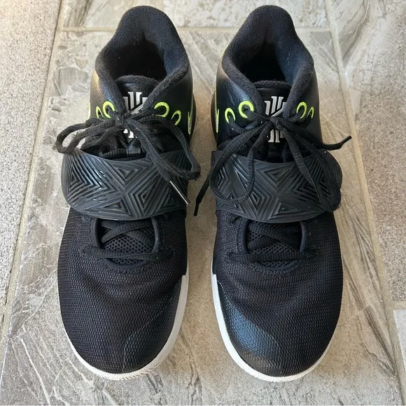 Nike Men’s Kyrie Flytrap 3 Black Lace Up Basketball Shoes, Size 8
