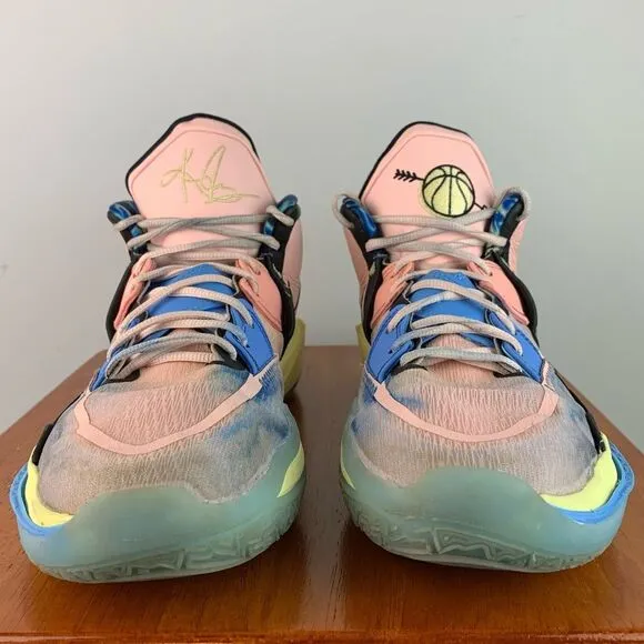 Nike men’s pink Kyrie Infinity 'Valentine's Day' basketball shoes size 12