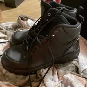 Nike men’s shoes size 7