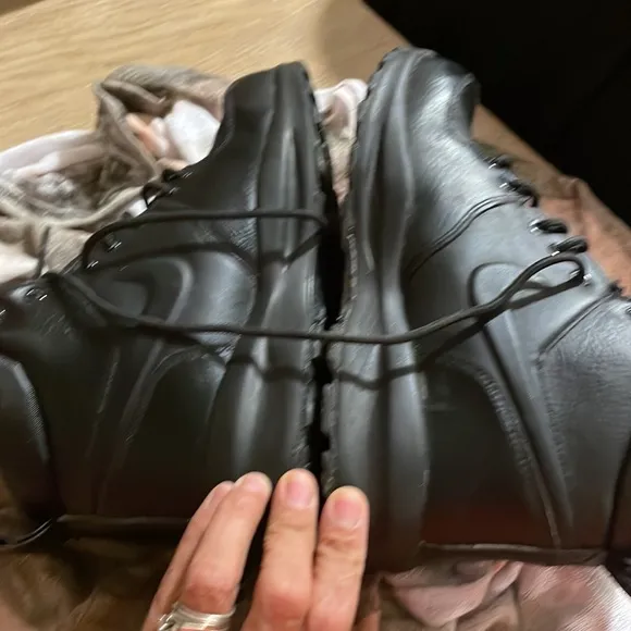 Nike men’s shoes size 7