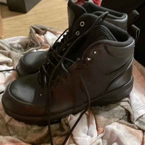 Nike men’s shoes size 7