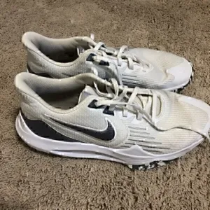 Nike men’s size 9 white and gray shoes