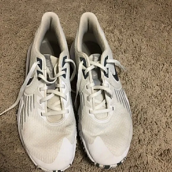 Nike men’s size 9 white and gray shoes