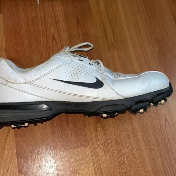 Nike men’s white and black golf shoes Size 11W