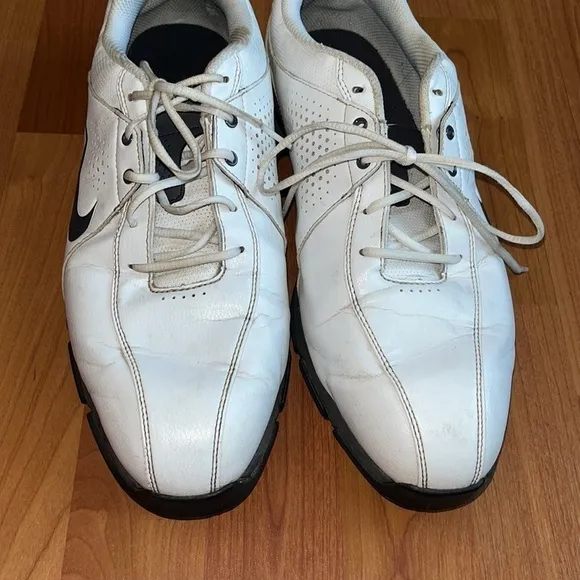 Nike men’s white and black golf shoes Size 11W