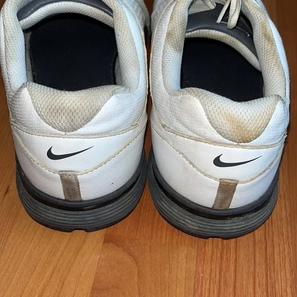 Nike men’s white and black golf shoes Size 11W