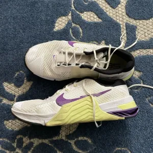 Nike metcon Women's White and Purple Training Shoes