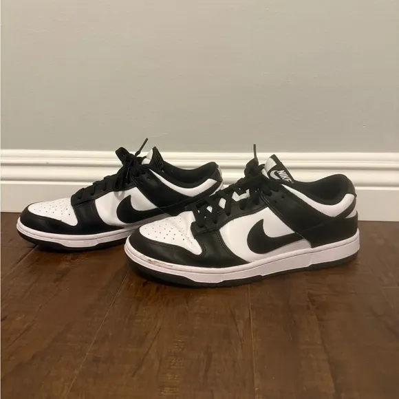 Nike Panda Dunks Women’s
