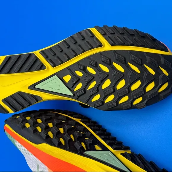 Nike Pegasus Trail 4 Gore-Tex Running Shoes - White and Yellow