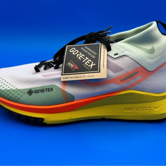 Nike Pegasus Trail 4 Gore-Tex Running Shoes - White and Yellow