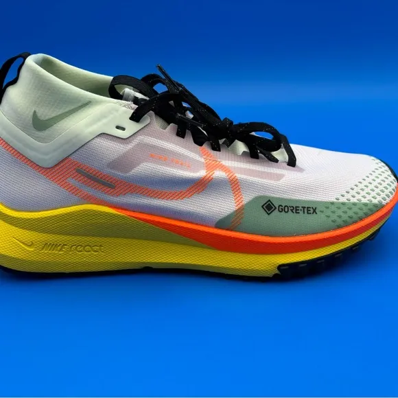 Nike Pegasus Trail 4 Gore-Tex Running Shoes - White and Yellow