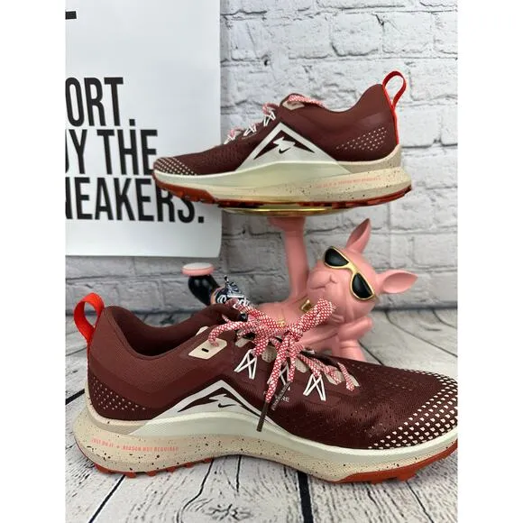 Nike Pegasus Trail 4 Mens 10 Burgundy Red Running Shoes Hike Trekking Training