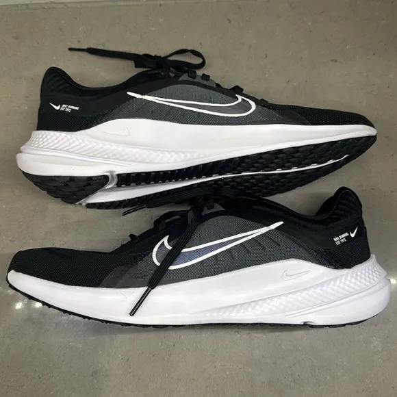 Nike Quest 5 tennis shoes. Women’s 8.5.