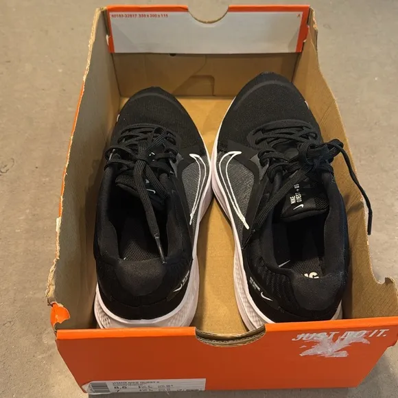Nike Quest 5 tennis shoes. Women’s 8.5.