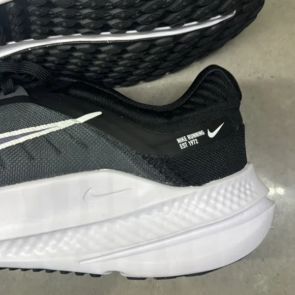 Nike Quest 5 tennis shoes. Women’s 8.5.