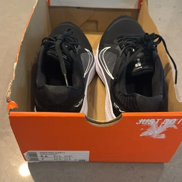 Nike Quest 5 tennis shoes. Women’s 8.5.